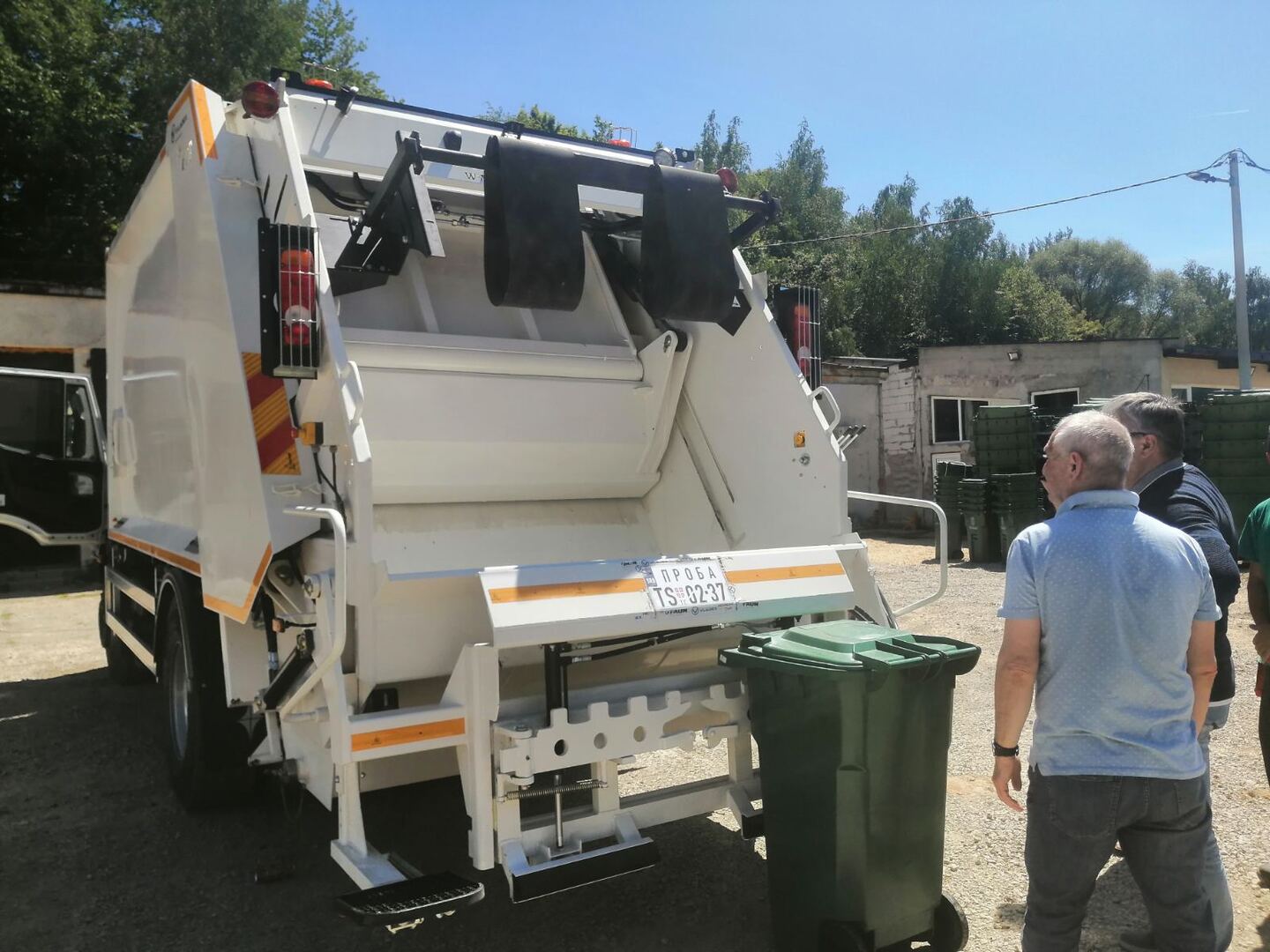 Нови камиони смећаре за јавна предузећа у општини Мајданпек